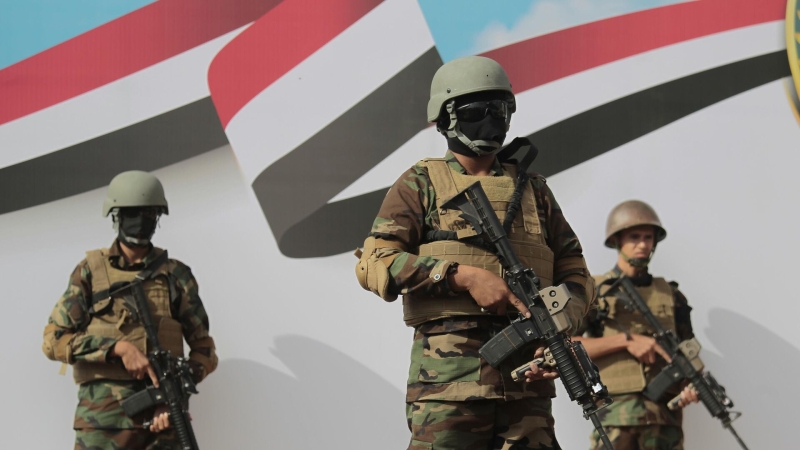 Хуситы за сутки повредили два грузовых судна в Аденском заливе