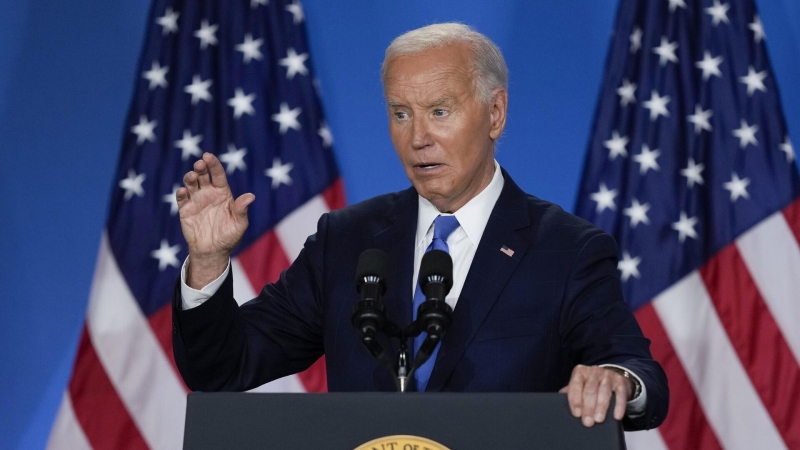 Демократы продолжают призывать Байдена сняться с выборов, пишут СМИ